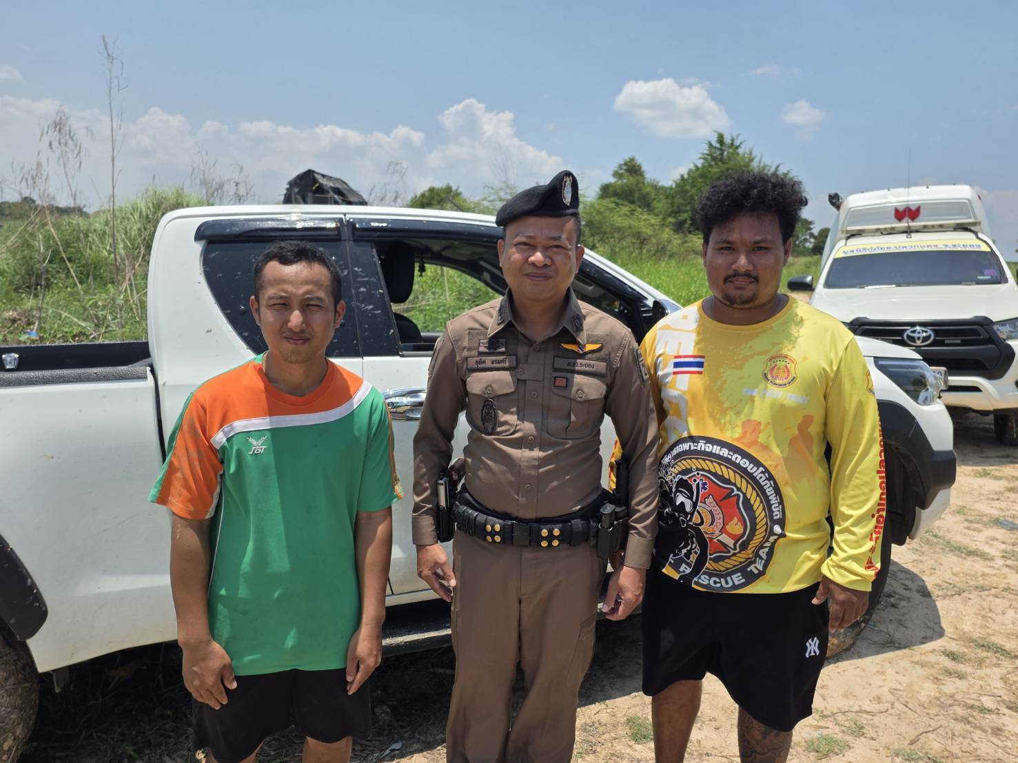 สายตรวจพลาซ่า 4 ร่วมกู้ภัยปลวกแดง ช่วยเหลือประชาชนรถติดหล่มบริเวณอ่างน้ำดอกกราย